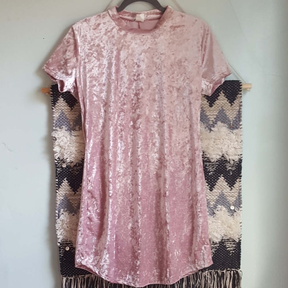 Blush Pink Crushed Velvet bodycon Dress - Picture 2 of 7